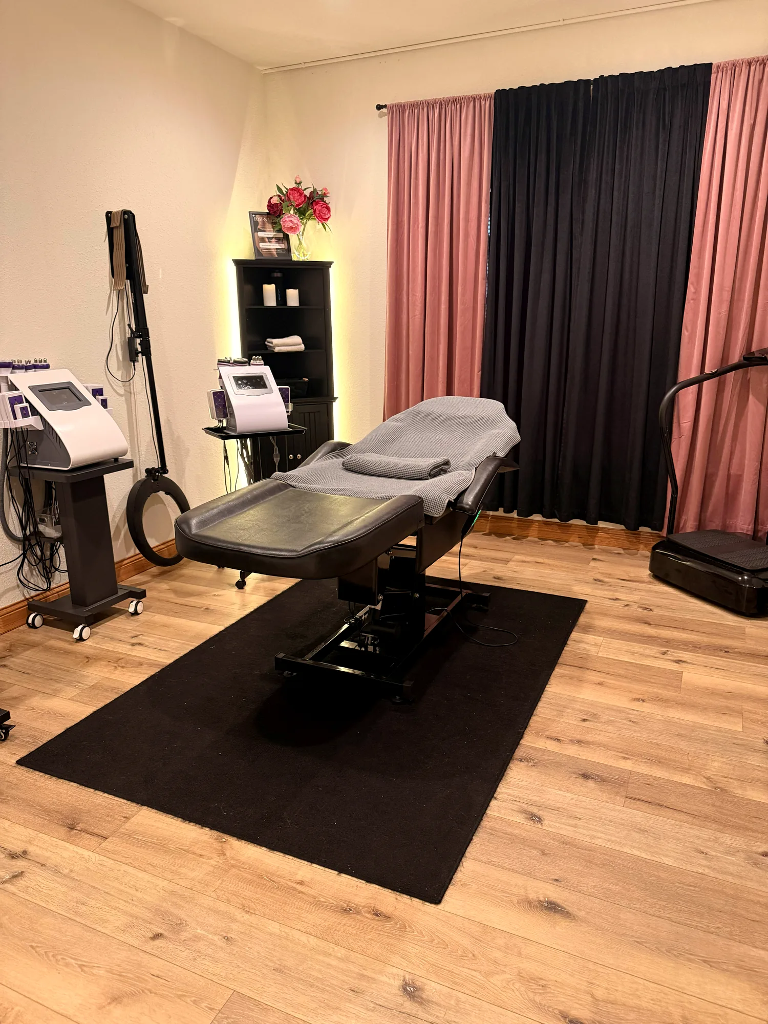 The treatment table at BAQ Body Sculpting, set up for a session